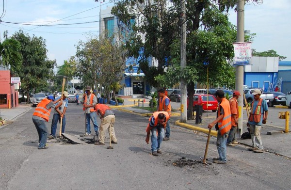 Intensifican operativos de bacheo en San Pedro Sula