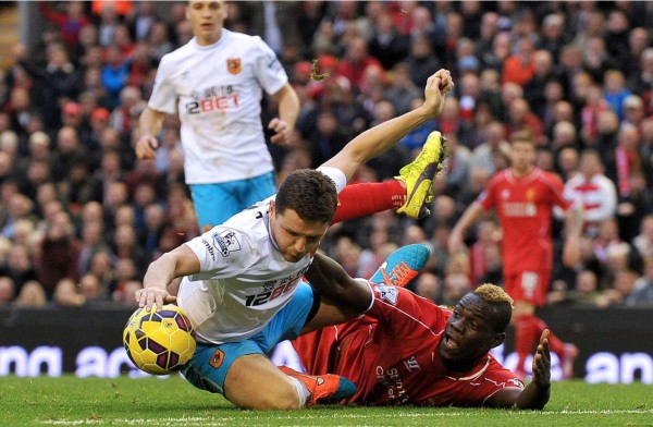 El Liverpool de Balotelli se atasca ante el Hull City