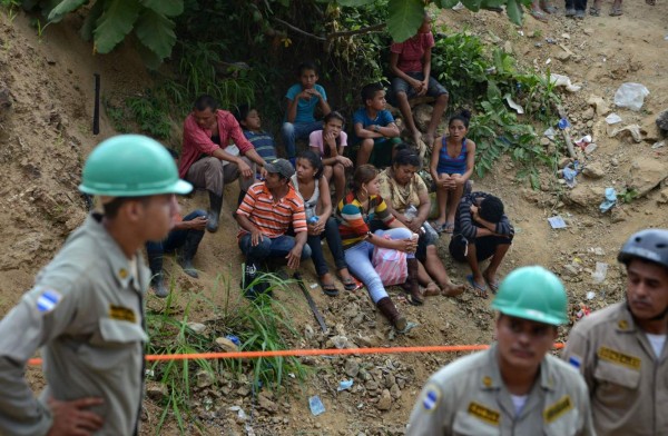 Exploran otro túnel en búsqueda de ocho mineros en Honduras