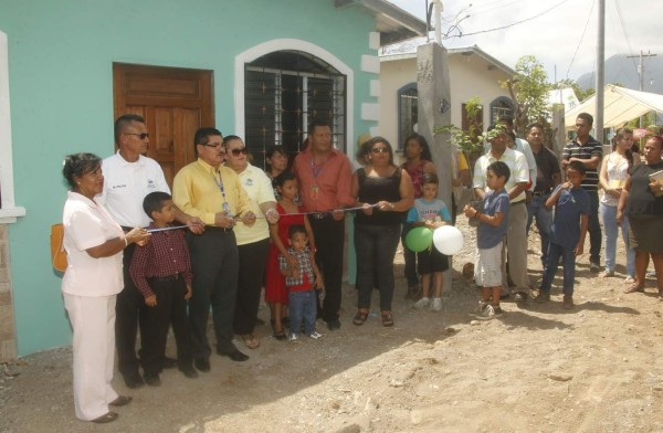 Doce familias son beneficiadas con viviendas construidas por Hábitat