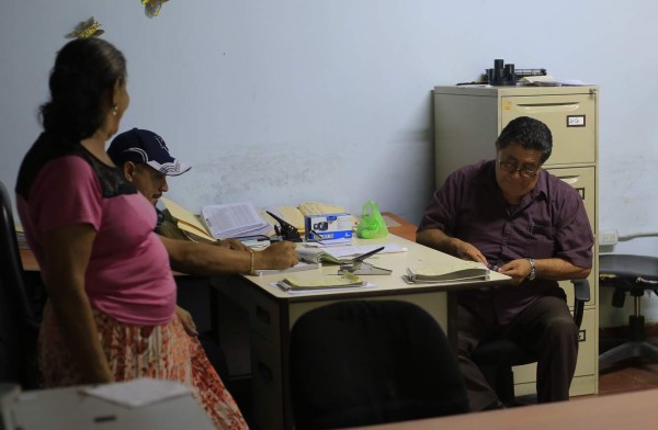 Más de 50 empleados de Transporte en San Pedro Sula esperan su ‘sobre blanco’