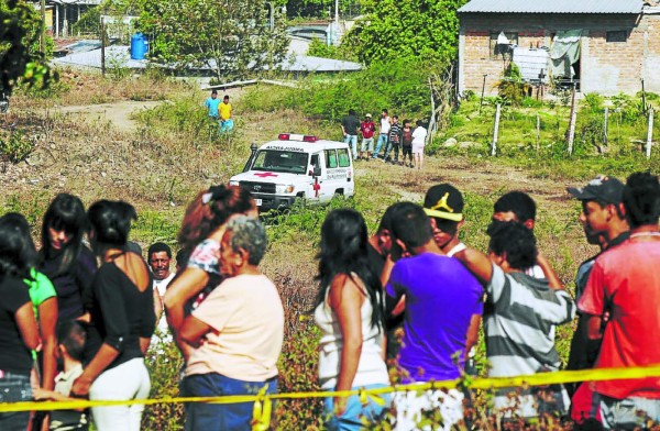 Raptan y matan a pedradas a socorrista de la Cruz Roja