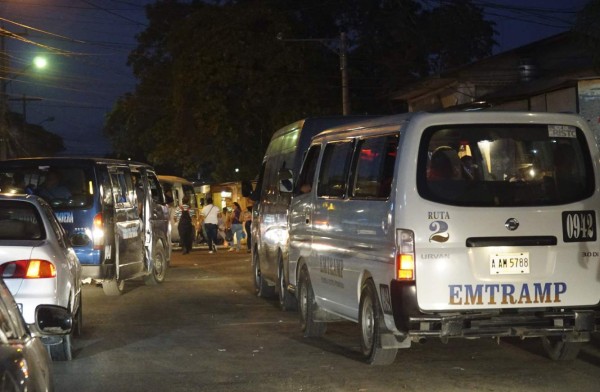 En bulevares de San Pedro Sula es donde más irrespetan las paradas de buses autorizadas