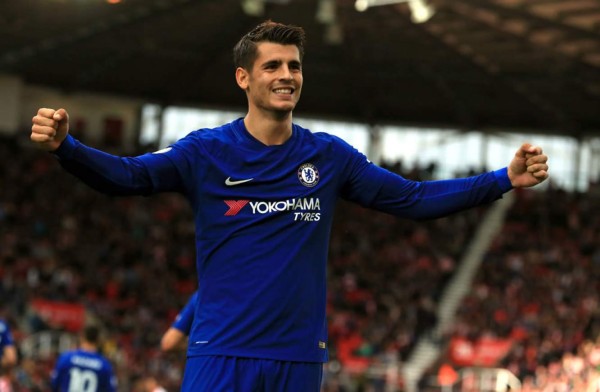 Morata se exhibe con un 'hat trick' y despedaza al Stoke City