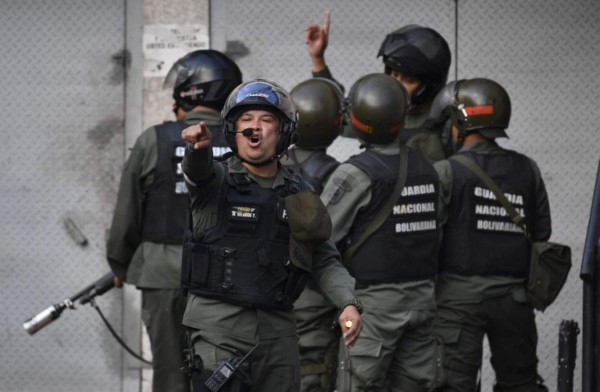 Militares se sublevan contra Maduro en Venezuela