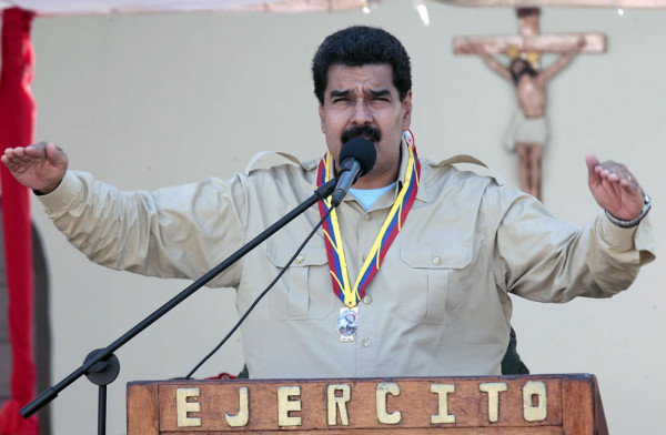 Maduro expulsa a tres diplomáticos de Estados Unidos 