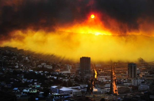3,000 evacuados y unas 500 casas destruidas deja incendio en Chile 