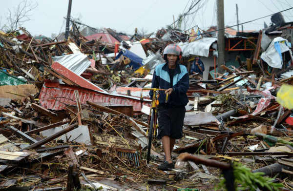 Filipinas estima más de 10 mil muertos tras el paso del tifón Haiyan