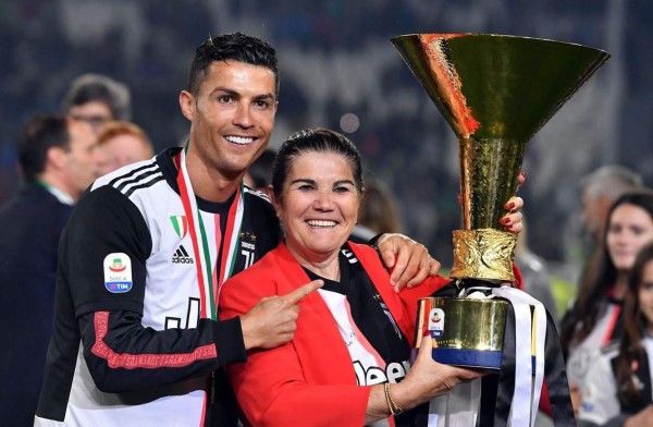 Madre de Cristiano Ronaldo elige el próximo equipo de su hijo: 'Voy a convencerlo'