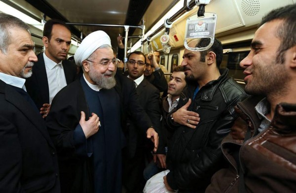 Presidente de Irán se subió al metro para ir a trabajar