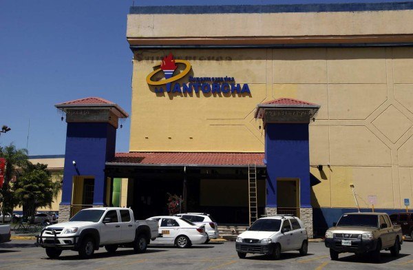 La Antorcha celebran sus 50 años con nueva tienda en La Ceiba