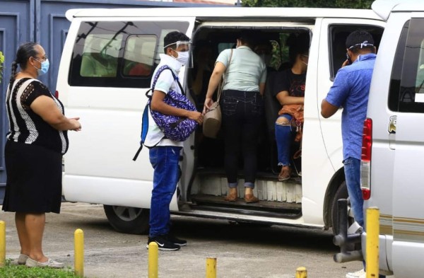 Multan a dueños de carros particulares que cobran por servicio de transporte