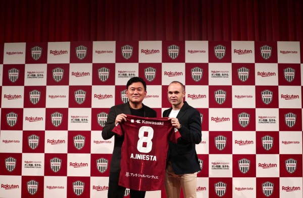 Iniesta es presentado en el equipo japonés Vissel Kobe