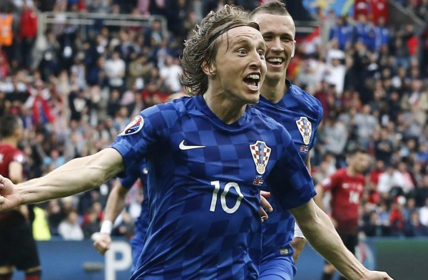Croacia se impuso a Turquía gracias a golazo de Modric