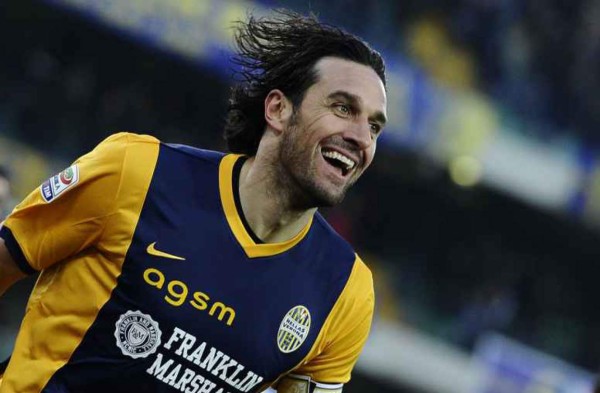 Delantero italiano Luca Toni anuncia su retiro del fútbol