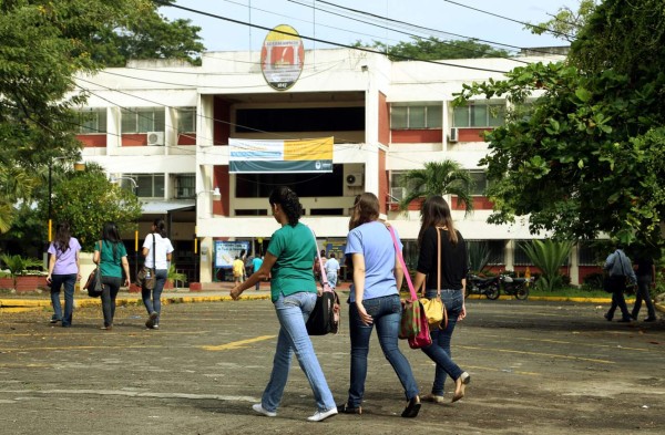 Universitarios que fueron suspendidos volvieron a clases