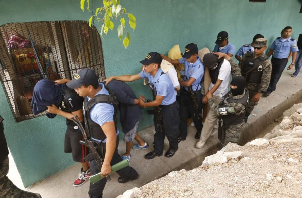 Con fusiles de alto poder apresan a seis menores en Tegucigalpa