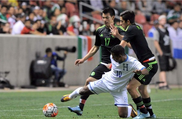 México se aprovecha de fallos de Honduras y es rey de Concacaf