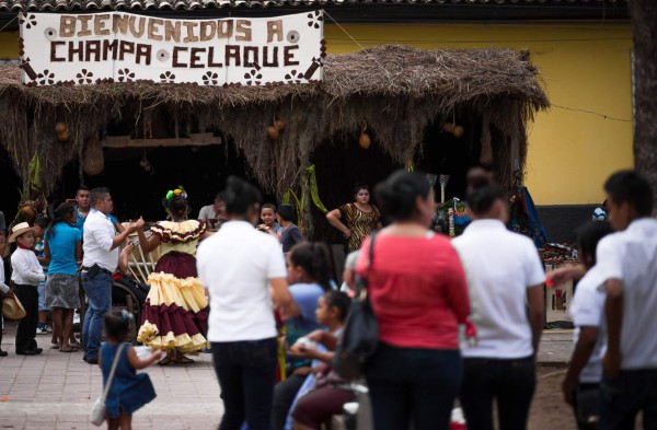 Miles de turistas visitan Gracias, Lempira, por Feria de Identidad