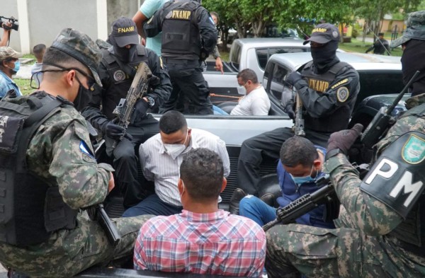 A prisión oficial de Policía acusado de liderar banda criminal