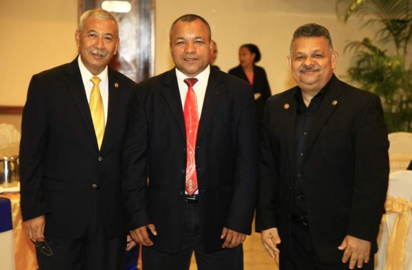 Carlos Flores, Carlos Antúnez y Manuel Turcios.