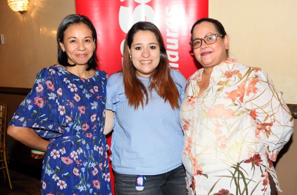 Festejo y regalos para las mujeres del Grupo Opsa