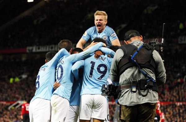 El Manchester City ganó el derbi de la ciudad y es el nuevo líder de la Premier League. Foto EFE