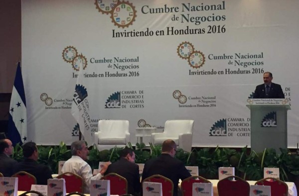 Cúpula empresarial reunida en Cumbre de Negocios en San Pedro Sula