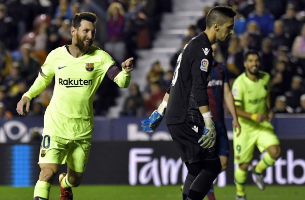 Nueva exhibición de Messi, con triplete, y Barcelona golea al Levante