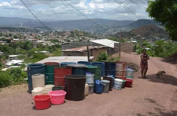 Hondureños flagelados por cortes de electricidad y agua por sequía