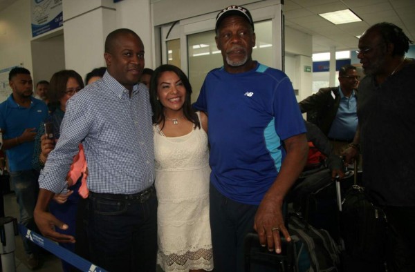 El hollywoodense Danny Glover participa en toma de posesión en La Ceiba  