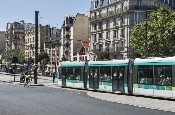 Mujer da a luz en un tren en pleno corazón de París