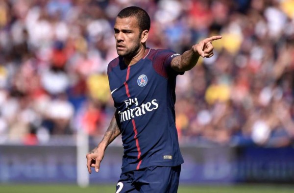 Dani Alves estuvo cerca de fichar por el Liverpool