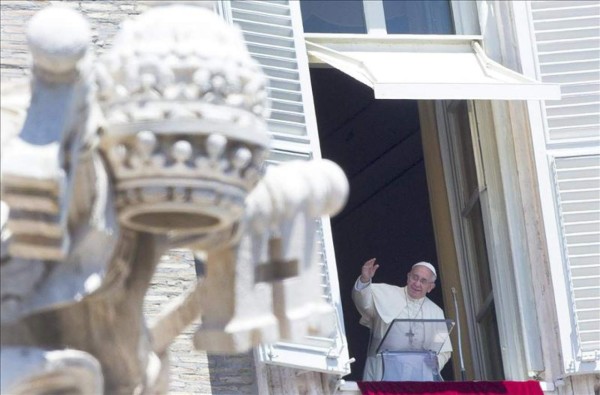 El Papa expresa su pesar por los inmigrantes, 'víctimas del sistema económico'