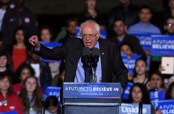 Sanders le apuesta al voto latino en Nueva York