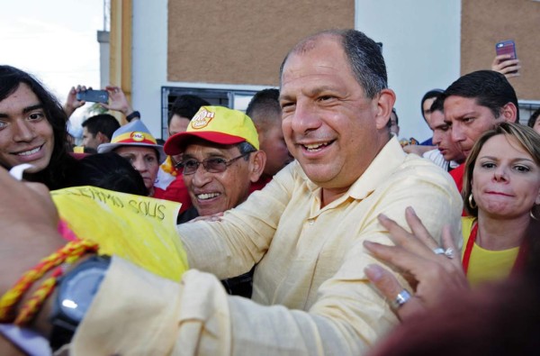 Guillermo Solís gana con 77,69% presidencia de Costa Rica