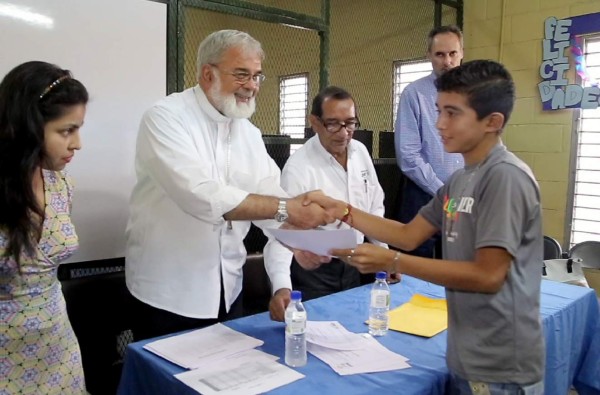 Unidos por la Vida gradúa a 70 jóvenes en carreras técnicas