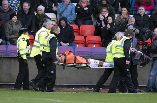 Insólita lesión de Emilio Izaguirre en el festejo de un gol del Celtic
