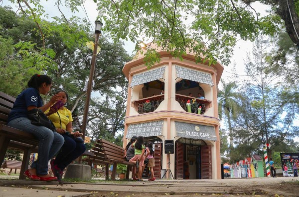 Reina de la ruta lenca acariciada por la brisa del parque Celaque