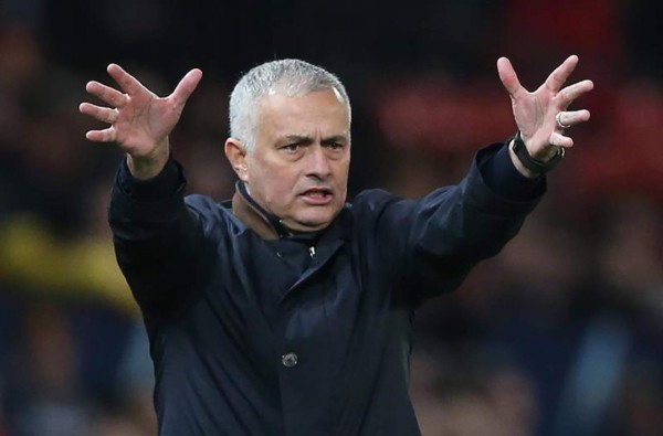 Despiden a Mourinho del Manchester United