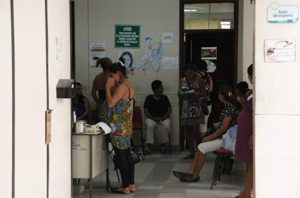 Mujeres costean sus partos en hospitales públicos de Honduras