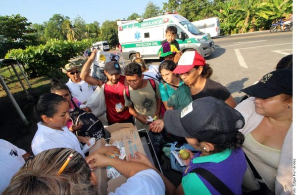 Caravana de migrantes hondureños ingresa a México por Tapachula