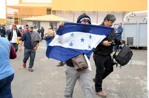 Caravana migrante llega a las puertas de EEUU con la esperanza de asilo