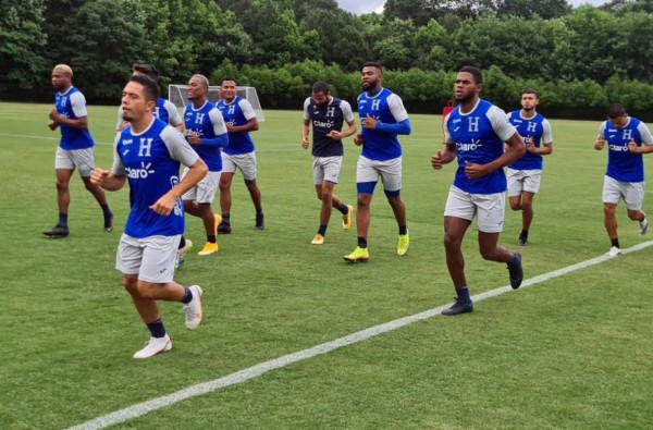 Tres futbolistas de Honduras son duda para el amistoso ante México