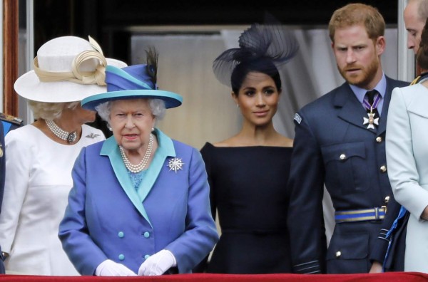 La reina Isabel II convoca una reunión familiar tras crisis provocada por Harry y Meghan