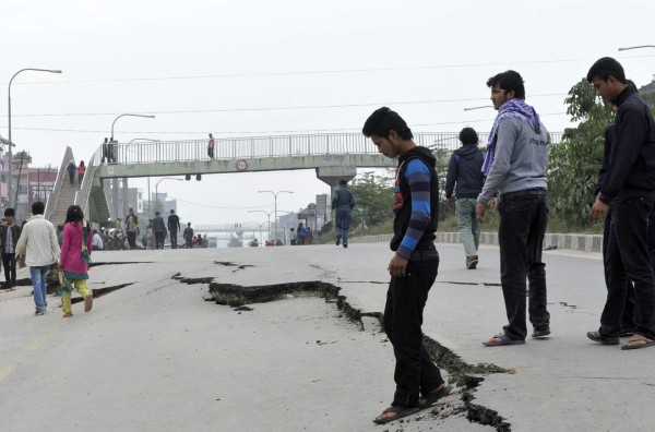 Muertos por terremoto en Nepal suben a 2,500