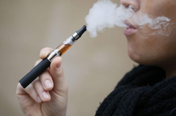 EUA prohíbe venta de cigarrillos electrónicos a menores de 18 años