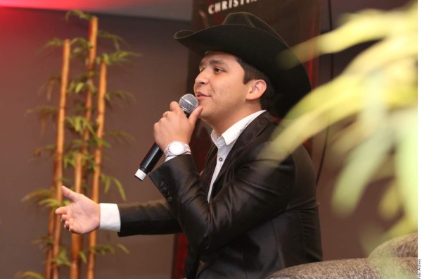 Christian Nodal es acusado de cometer un delito federal