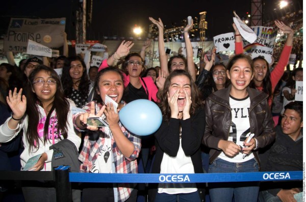 Fans de One Direction en México usan hasta pañales para no perderse show