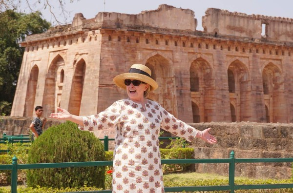 El resbalón viral de Hillary Clinton en un palacio de la India